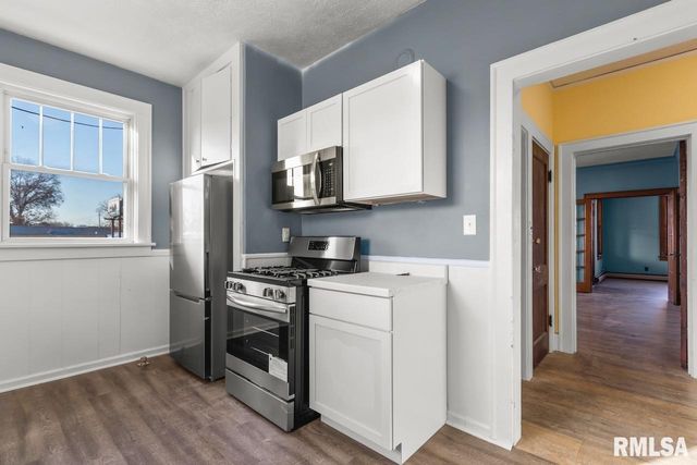 1816 W CALLENDER Avenue, Peoria, IL 61606