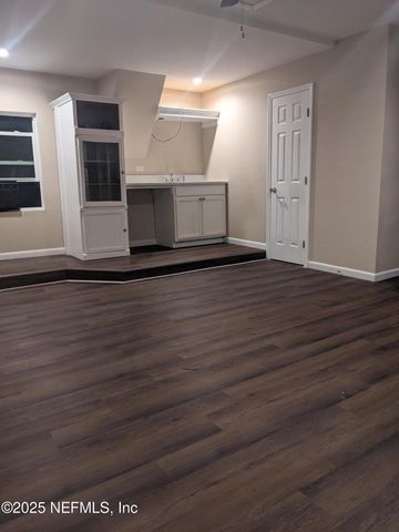 10360 ARROWHEAD Drive, Jacksonville, FL 32257