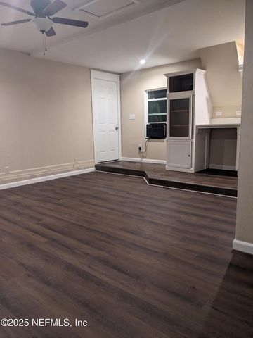 10360 ARROWHEAD Drive, Jacksonville, FL 32257