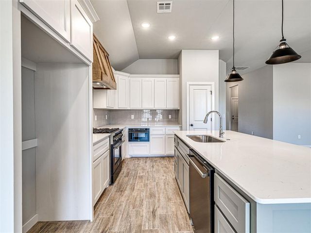 628 Honey Springs Lane, Shawnee, OK 74804