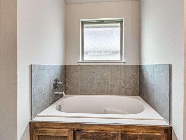 628 Honey Springs Lane, Shawnee, OK 74804