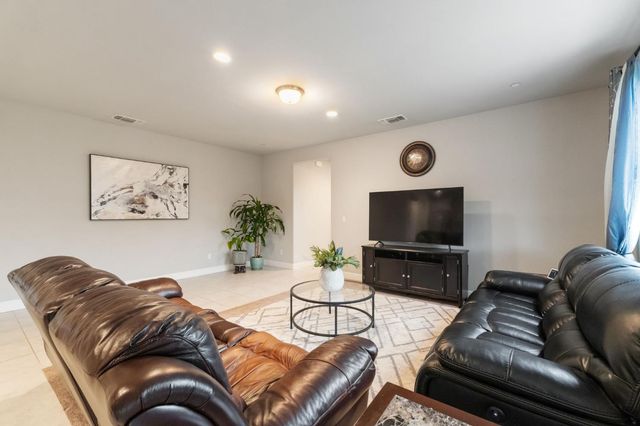 7330 E Princeton Avenue, Fresno, CA 93737