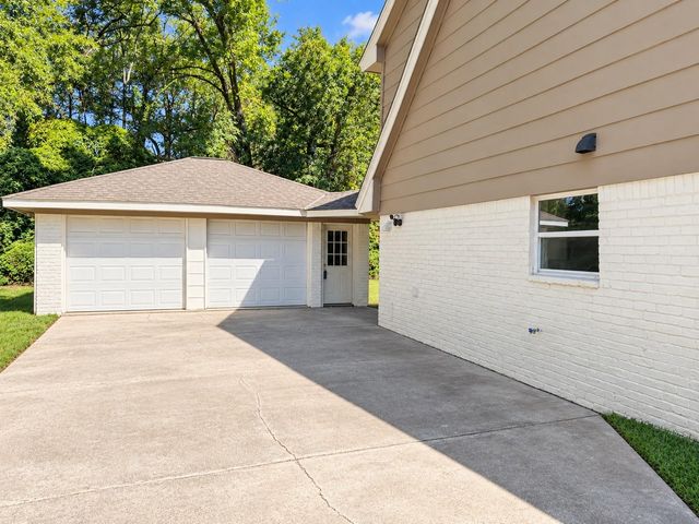 740 River Plantation Drive, Conroe, TX 77302