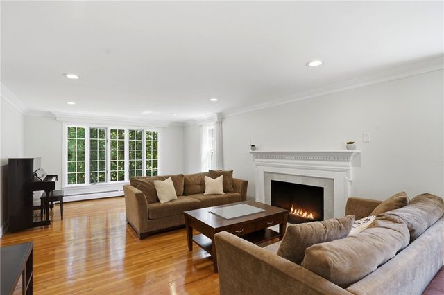 60 Fox Run, East Greenwich, RI 02818