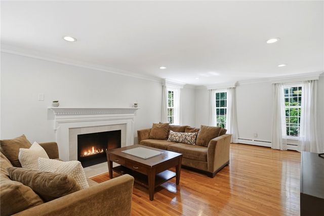 60 Fox Run, East Greenwich, RI 02818
