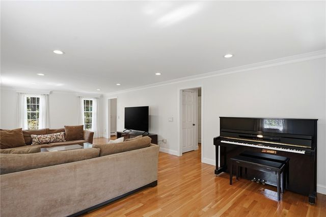 60 Fox Run, East Greenwich, RI 02818