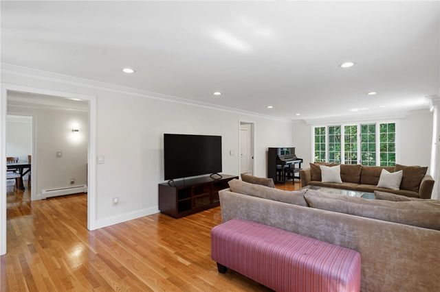60 Fox Run, East Greenwich, RI 02818