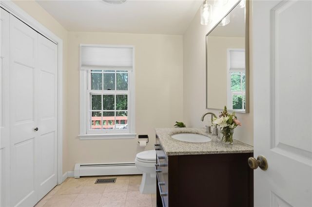 60 Fox Run, East Greenwich, RI 02818
