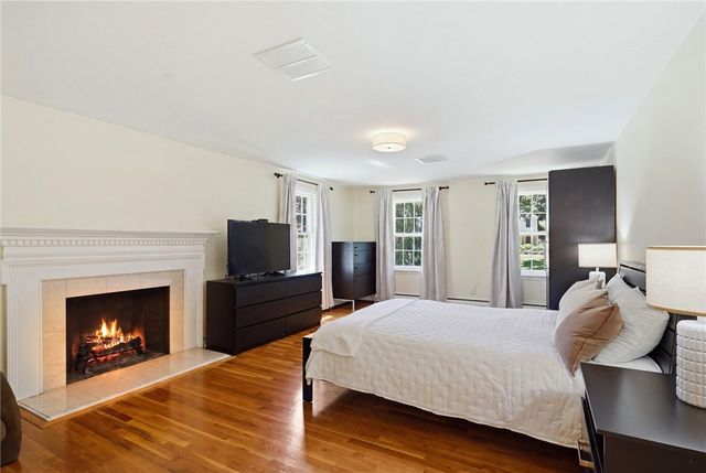 60 Fox Run, East Greenwich, RI 02818