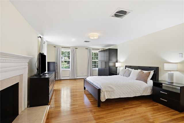 60 Fox Run, East Greenwich, RI 02818