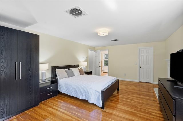 60 Fox Run, East Greenwich, RI 02818