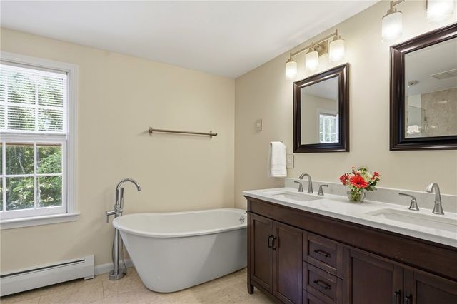 60 Fox Run, East Greenwich, RI 02818
