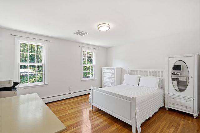60 Fox Run, East Greenwich, RI 02818