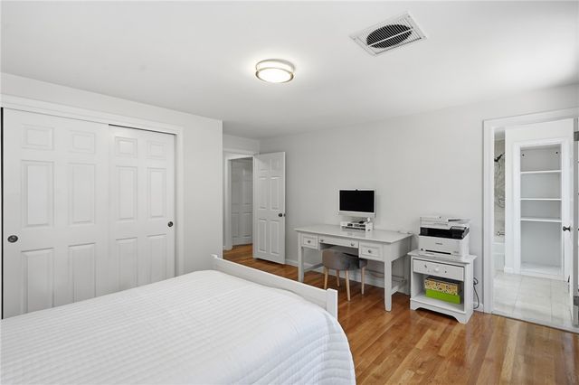 60 Fox Run, East Greenwich, RI 02818