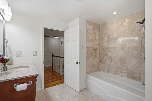 60 Fox Run, East Greenwich, RI 02818