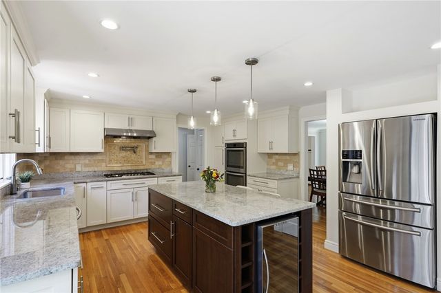 60 Fox Run, East Greenwich, RI 02818