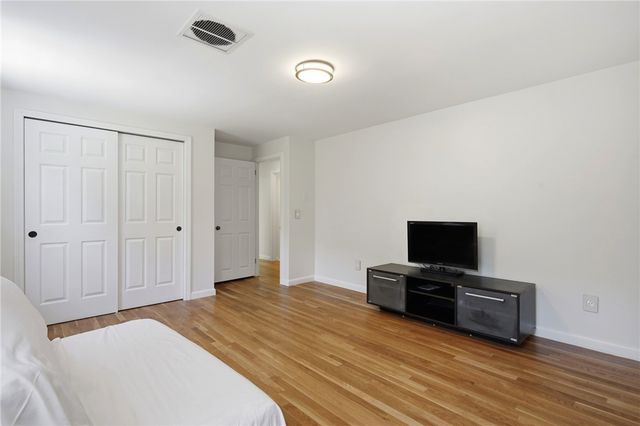 60 Fox Run, East Greenwich, RI 02818