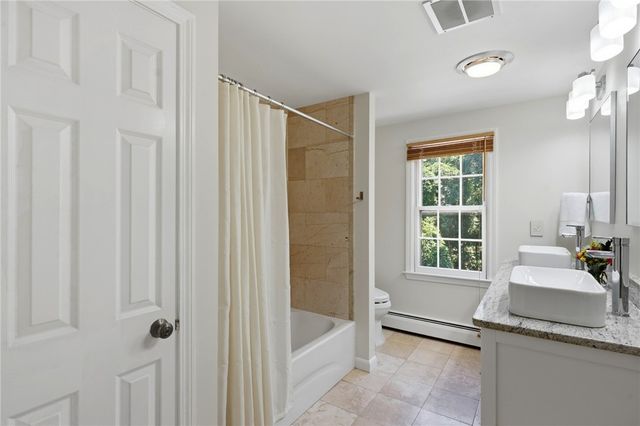 60 Fox Run, East Greenwich, RI 02818