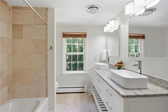 60 Fox Run, East Greenwich, RI 02818