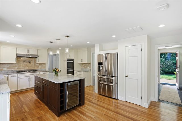 60 Fox Run, East Greenwich, RI 02818