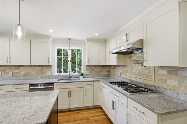 60 Fox Run, East Greenwich, RI 02818