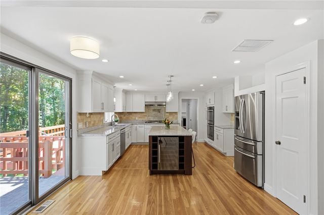 60 Fox Run, East Greenwich, RI 02818