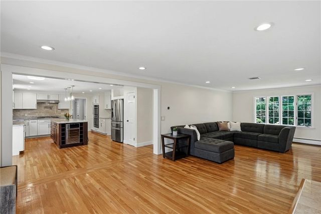 60 Fox Run, East Greenwich, RI 02818