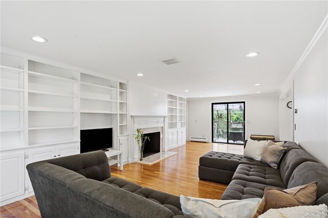 60 Fox Run, East Greenwich, RI 02818