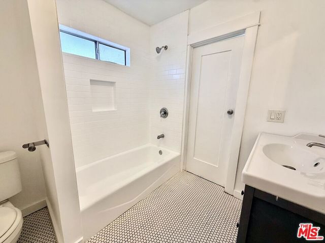 2471 W Avenue 32, Los Angeles, CA 90065