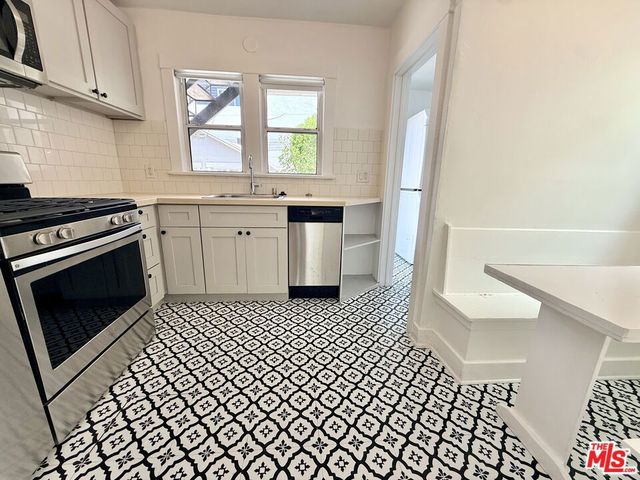 2471 W Avenue 32, Los Angeles, CA 90065