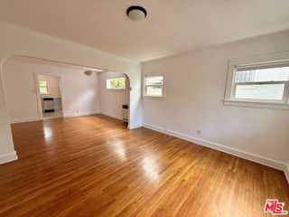 2471 W Avenue 32, Los Angeles, CA 90065