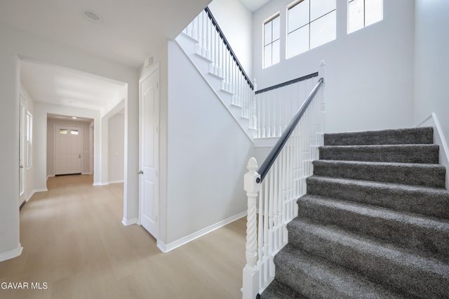 5702 Segovia Way, Bakersfield, CA 93306