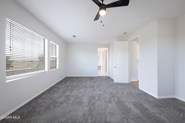 5702 Segovia Way, Bakersfield, CA 93306