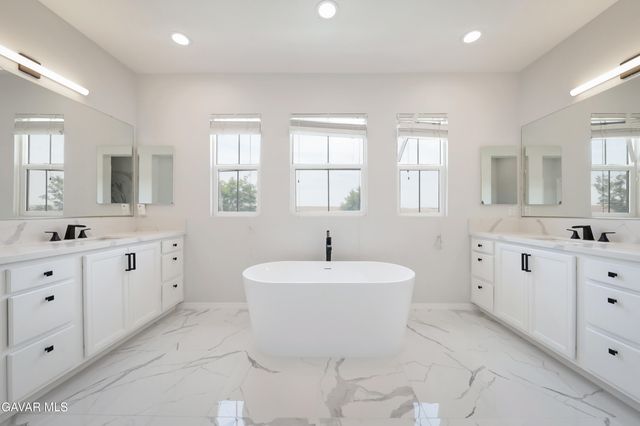 5702 Segovia Way, Bakersfield, CA 93306