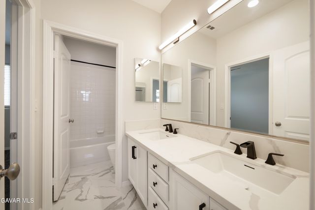 5702 Segovia Way, Bakersfield, CA 93306