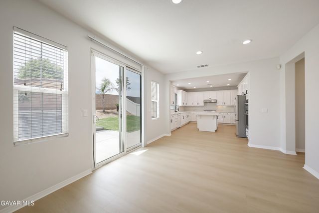 5702 Segovia Way, Bakersfield, CA 93306