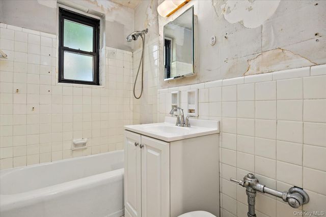 80-35 Springfield Blvd 1M, Queens Village, NY 11427