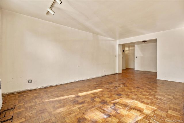 80-35 Springfield Blvd 1M, Queens Village, NY 11427