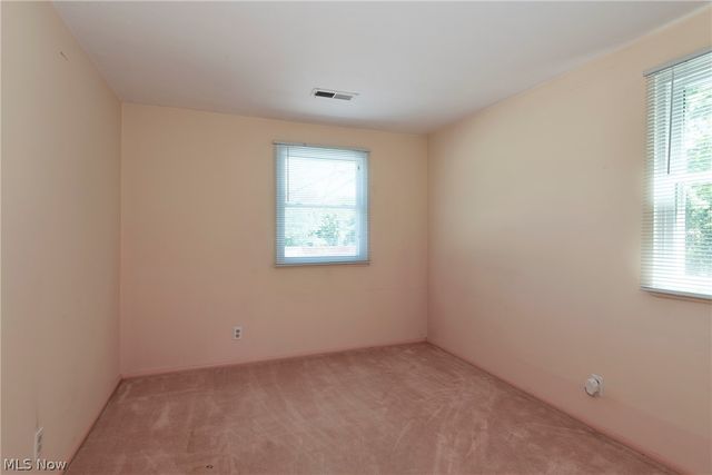6484 State Road D6, Parma, OH 44134