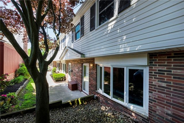 6484 State Road D6, Parma, OH 44134