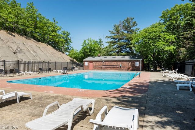 6484 State Road D6, Parma, OH 44134