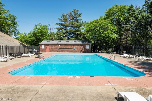6484 State Road D6, Parma, OH 44134