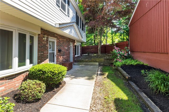 6484 State Road D6, Parma, OH 44134
