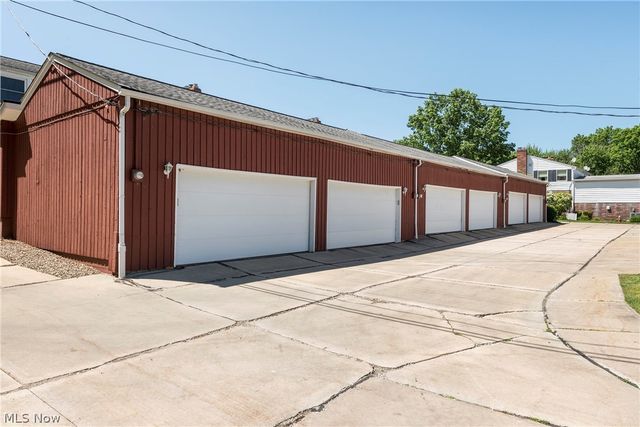 6484 State Road D6, Parma, OH 44134