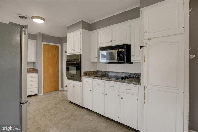 353 TOWN DR, Greencastle, PA 17225