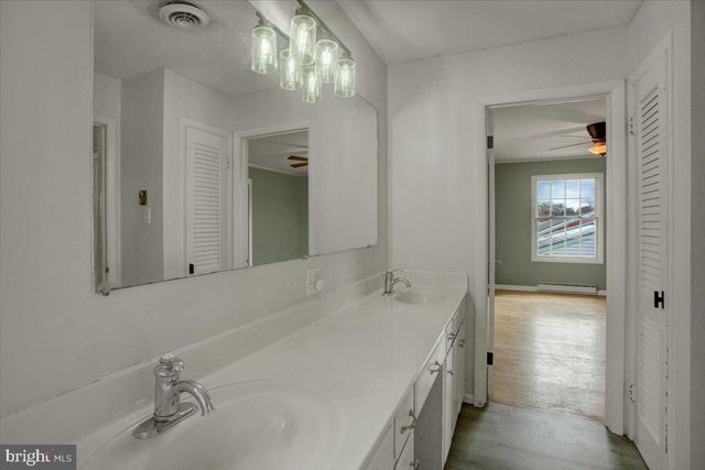 353 TOWN DR, Greencastle, PA 17225