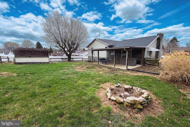 353 TOWN DR, Greencastle, PA 17225