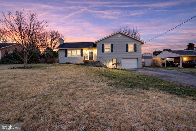 353 TOWN DR, Greencastle, PA 17225