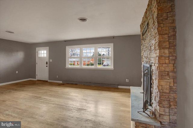 353 TOWN DR, Greencastle, PA 17225