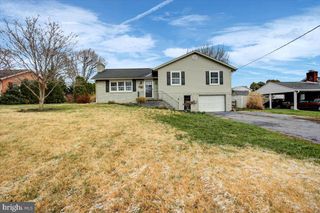 353 TOWN DR, Greencastle, PA 17225